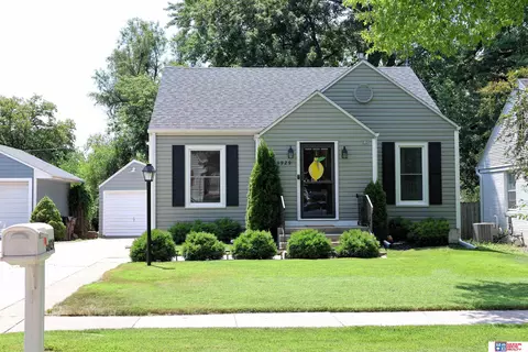 3929 Everett St, Lincoln, NE 68506