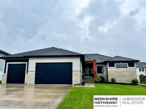 20931 Drexel St, Elkhorn, NE 68022