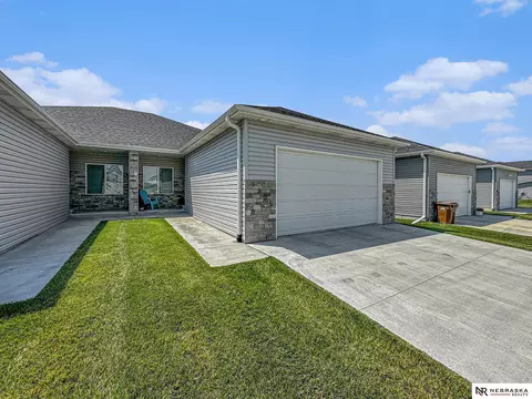 1705 NW 51st St, Lincoln, NE 68528