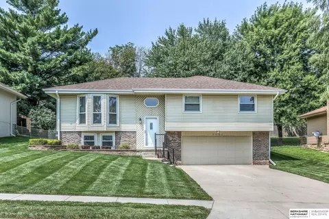 9702 S 23 St, Bellevue, NE 68123