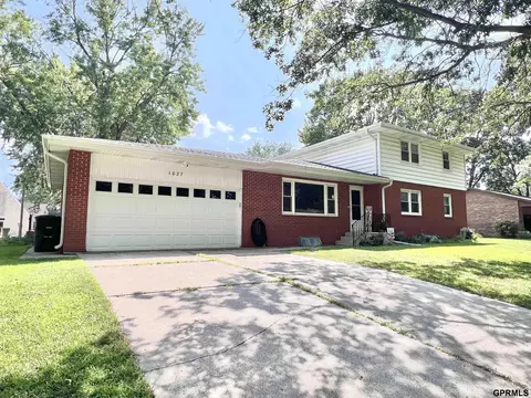 1027 P St, Geneva, NE 68361
