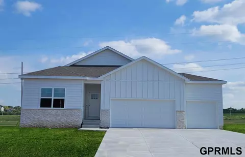 6423 Harvest Dr, Papillion, NE 68157