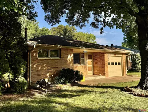 4111 S 36 St, Lincoln, NE 68506