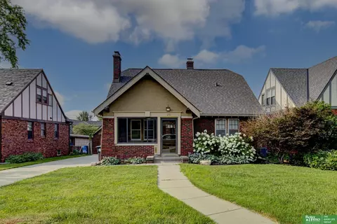 4693 Pine St, Omaha, NE 68106