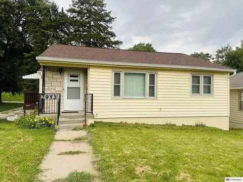 2952 N 56 St, Omaha, NE 68104