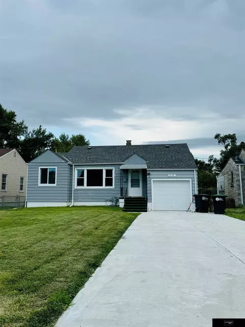 2877 Sharon Dr, Omaha, NE 68112