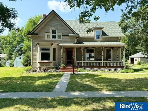 605 Illinois Pl, Palmyra, NE 68418