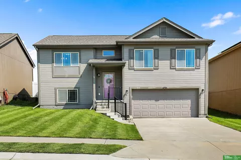 9014 Black St, Omaha, NE 68122