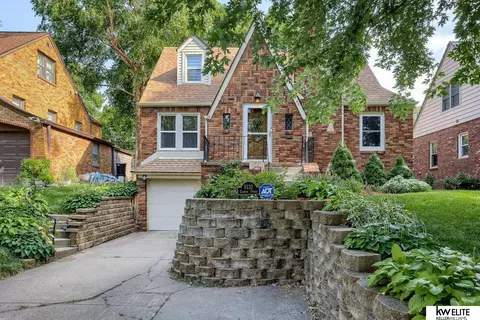5132 Erskine St, Omaha, NE 68104