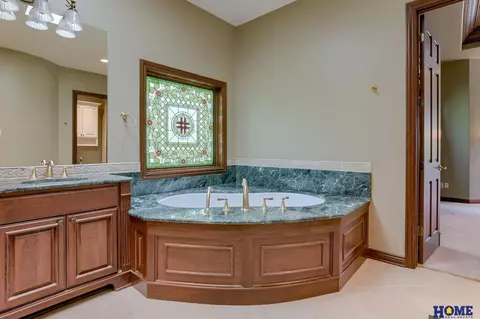 Bath - 6505 Prairieflower Ln, Roca, NE 68430 photo 3 of 12