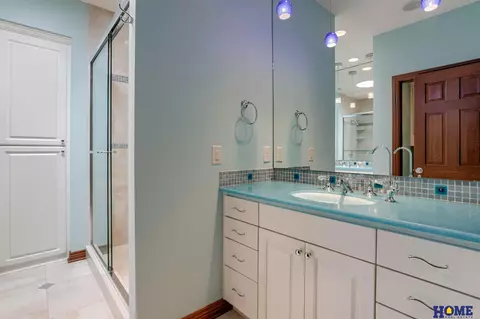 Bath - 6505 Prairieflower Ln, Roca, NE 68430 photo 7 of 12