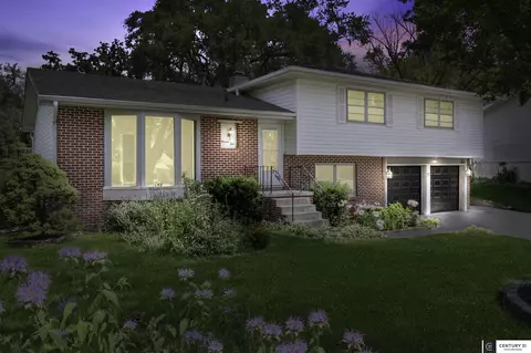 1110 Somerset Dr, Bellevue, NE 68005