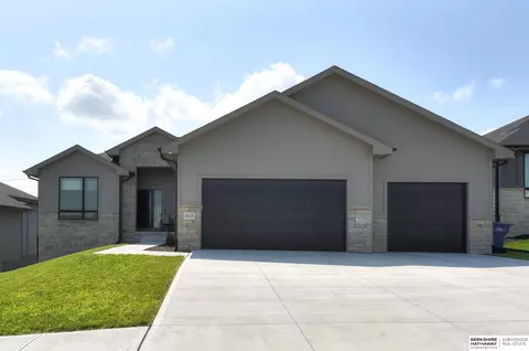 2616 N 186th St, Elkhorn, NE 68022