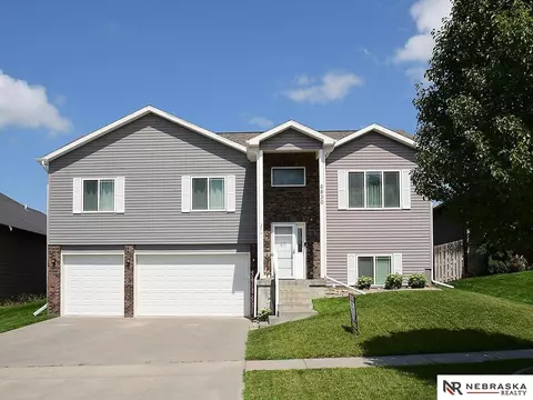 6830 NW Tempest Dr, Lincoln, NE 68531