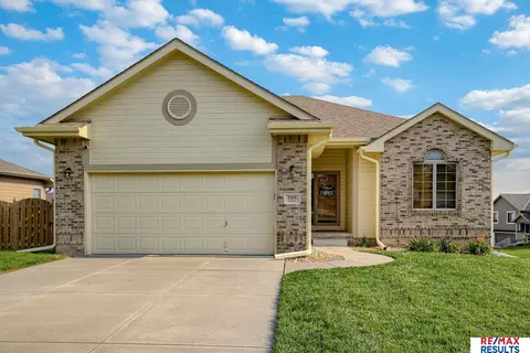 2308 Kara Dr, Papillion, NE 68133