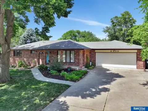 6700 Amhurst Dr, Lincoln, NE 68510