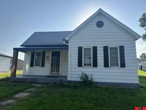 116 S 4th St, Howells, NE 68641