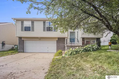 17826 Olive St, Omaha, NE 68136