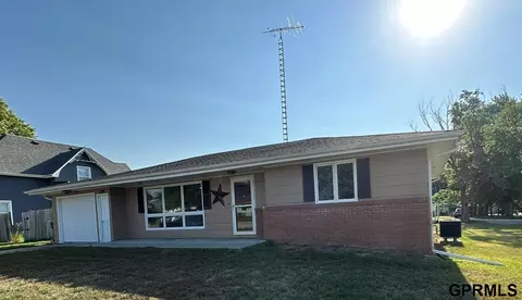 230 N Walnut St, Clatonia, NE 68328