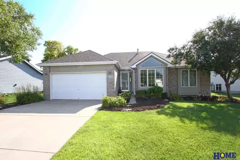 6410 Blackstone Rd, Lincoln, NE 68516