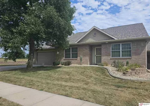 604 S 25th St, Beatrice, NE 68310
