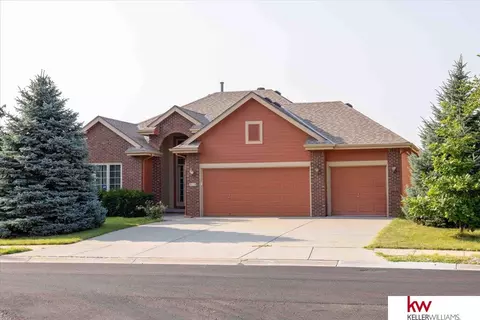 313 Pheasant Run Ln, Papillion, NE 68046