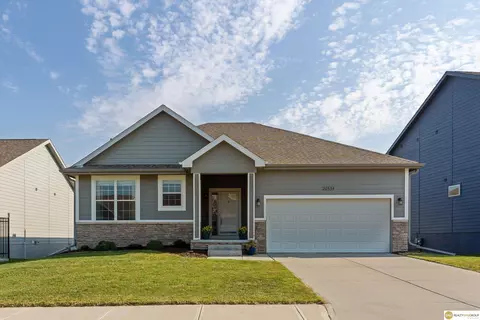 20534 Howe St, Omaha, NE 68022