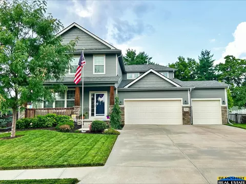 18108 Cinnamon St, Omaha, NE 68135