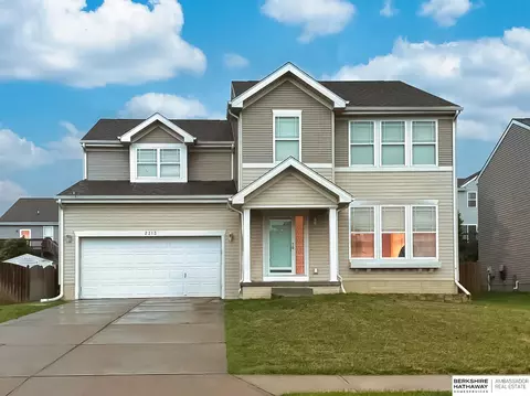 2313 Ridgeview Dr, Papillion, NE 68046