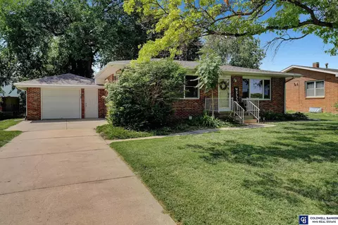 2911 N 6th St, Lincoln, NE 68521