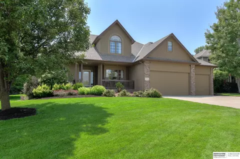 19215 Bellbrook Blvd, Gretna, NE 68028