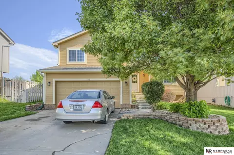 17102 Sprague St, Omaha, NE 68116