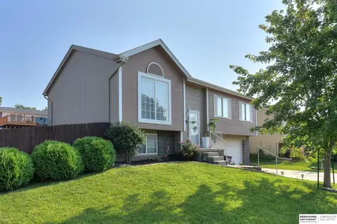 8016 Bondesson St, Omaha, NE 68122