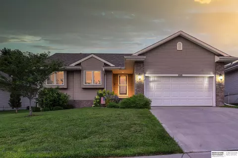 8105 S 162nd St, Omaha, NE 68136