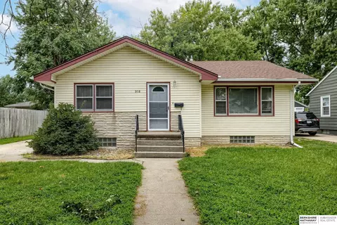 918 S 2nd St, Norfolk, NE 68701