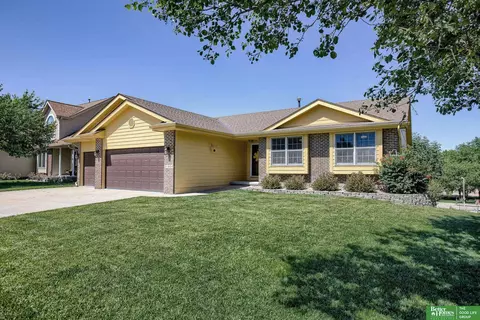 21984 Bobwhite Ave, Gretna, NE 68028