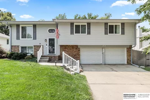 302 Prospect Dr, Papillion, NE 68046