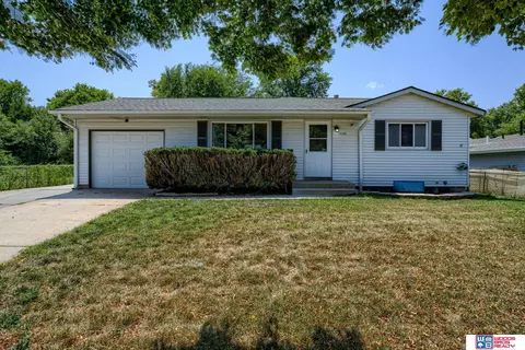 2217 Essex Rd, Lincoln, NE 68512