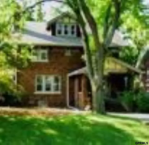 5119 Cass St, Omaha, NE 68132