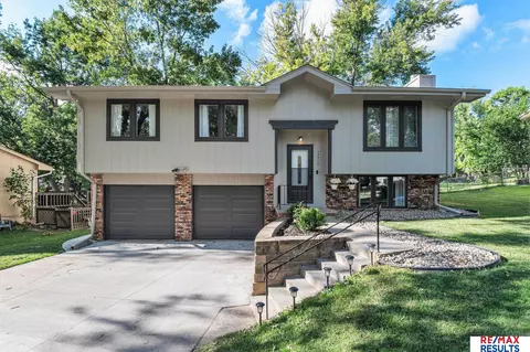15016 Davenport Cir, Omaha, NE 68154