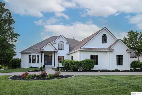 13516 Burt St, Omaha, NE 68154