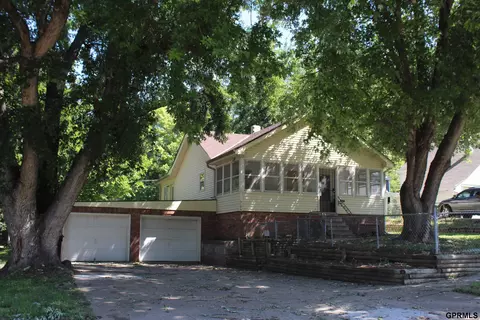 6106 Pratt St, Omaha, NE 68104