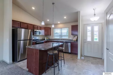 9104 Hanover St, Omaha, NE 68122
