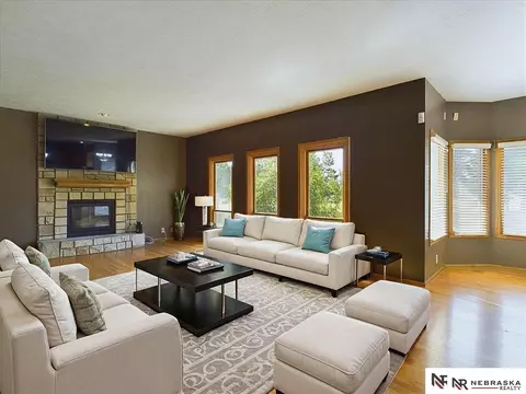 16165 Monroe St, Omaha, NE 68135