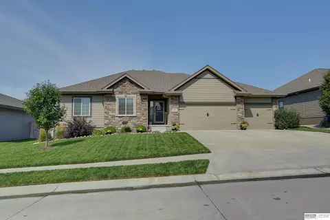 7816 S 196th St, Gretna, NE 68028