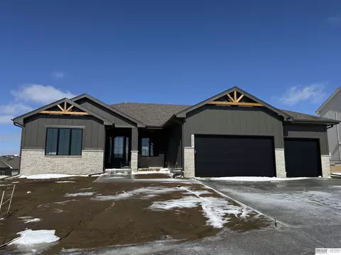 11512 Slayton St, Papillion, NE 68046