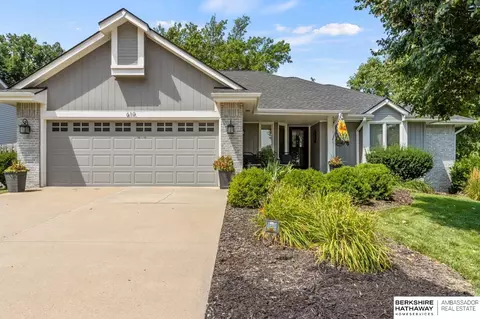 610 S Fillmore St, Papillion, NE 68046
