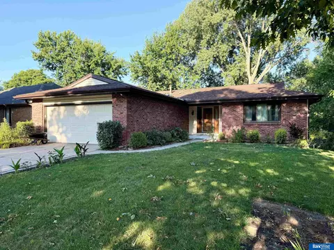 5321 S 67th St, Lincoln, NE 68516