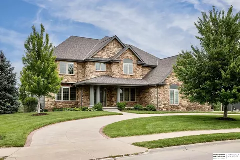 4807 S 235th St, Elkhorn, NE 68022