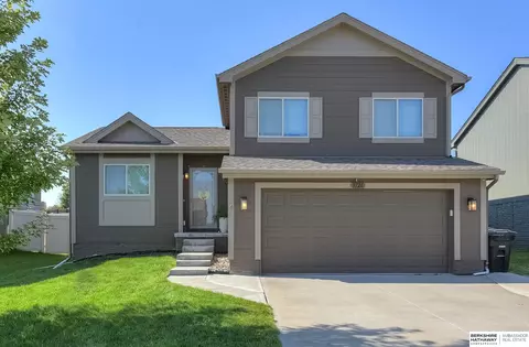 9126 Potter St, Omaha, NE 68122